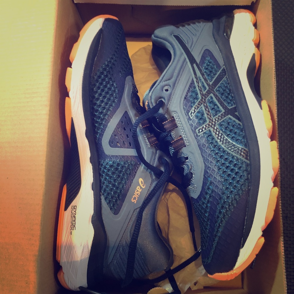 Brand new in box ASICS GT-2000 6 running shoes